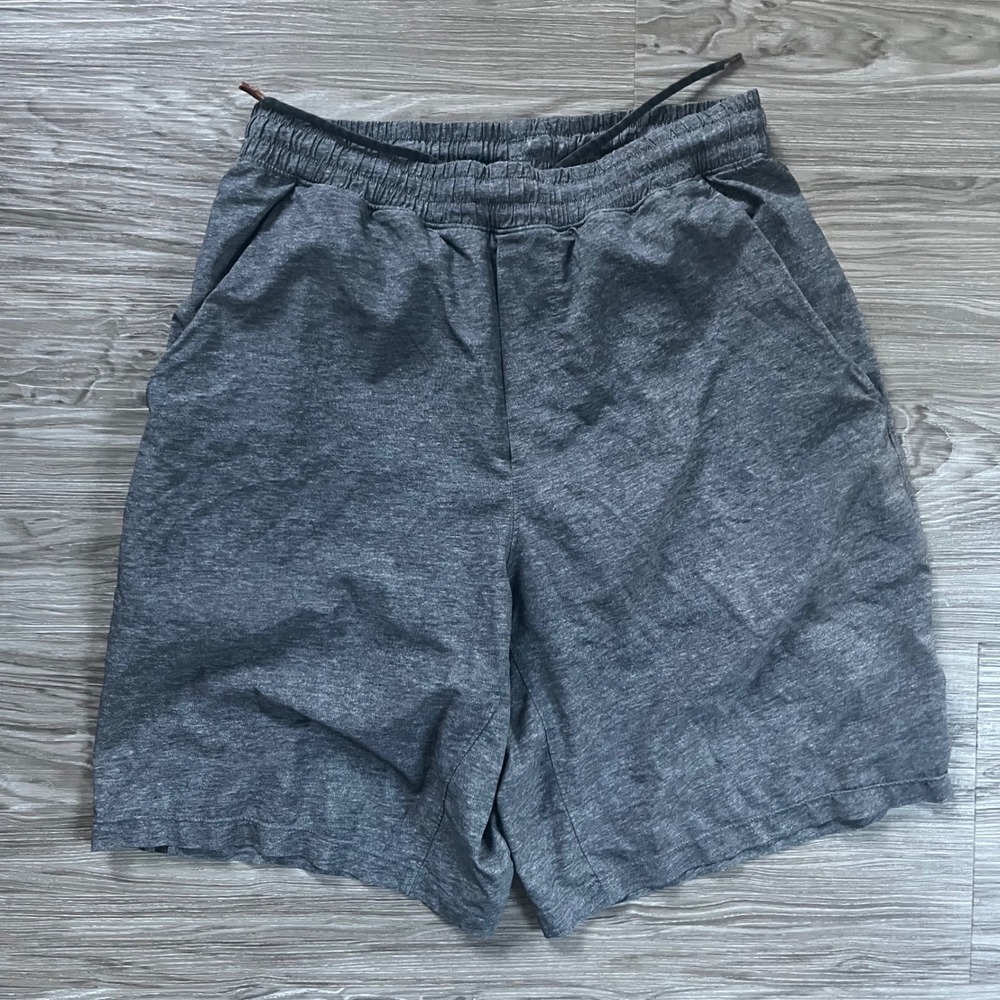 Lululemon Mens Heathered Grey Lined Athletic Training Shorts Inseam 9 Size Small